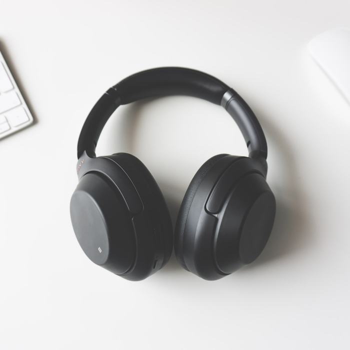 Noise Cancelling Headphones alternate view